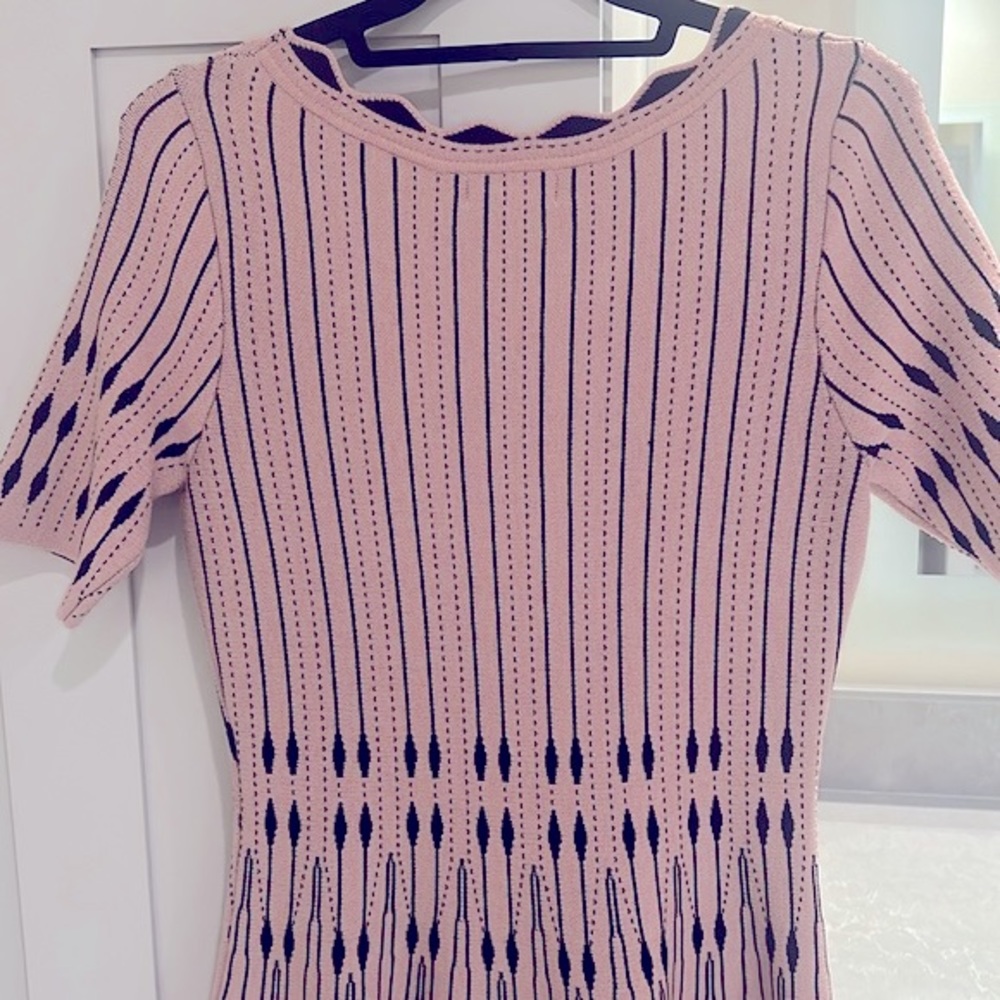 Luxury knit dress from Neiman Marcus. Like new condition. HUGE DISCOUNT - Picture 7 of 9
